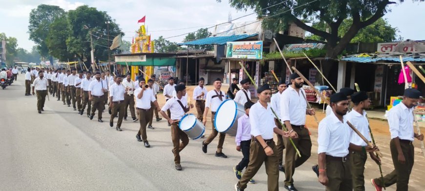आरएसएस का भव्य पथ संचलन: विश्रामपुर-लटोरी में 400 से ज्यादा स्वयंसेवकों की दमदार परेड, संघ की शताब्दी यात्रा पर जोरदार उद्बोधन