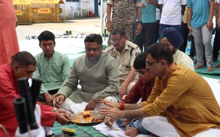 विजयादशमी पर सरगुजा पुलिस ने किया शस्त्र-वाहन पूजन, हर्ष फायर के साथ दी शांति की कामना
