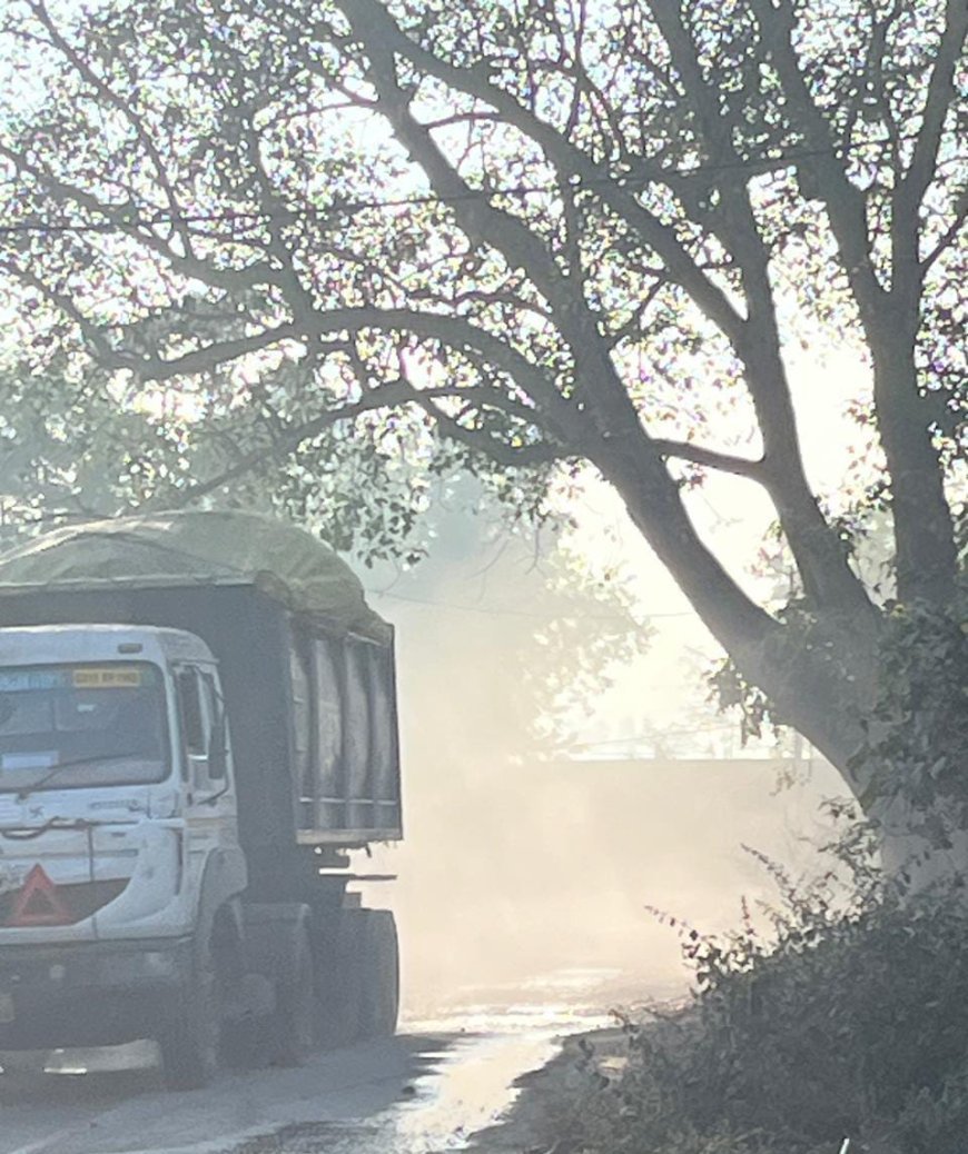 बेलगाम कोल परिवहन से धूल का गुबार: भारी वाहनों से सड़कें जर्जर, रहवासी परेशान नहीं हो रहा समाधान