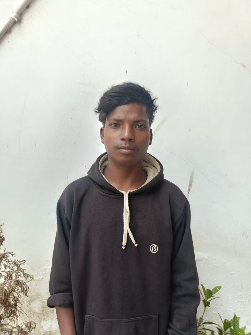 हत्यारा बेटा सलाखों के पीछे: पिता की डंडे से पीट-पीटकर हत्या, मां भी घायल