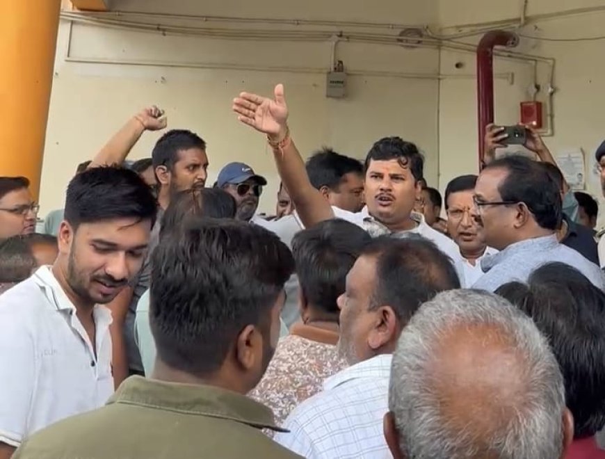 अग्रसेन महाराज पर अमर्यादित टिप्पणी से भड़का अग्रवाल समाज, जोहार पार्टी प्रमुख अमित बघेल पर एफआईआर की मांग,थाने के बाहर धरना-प्रदर्शन