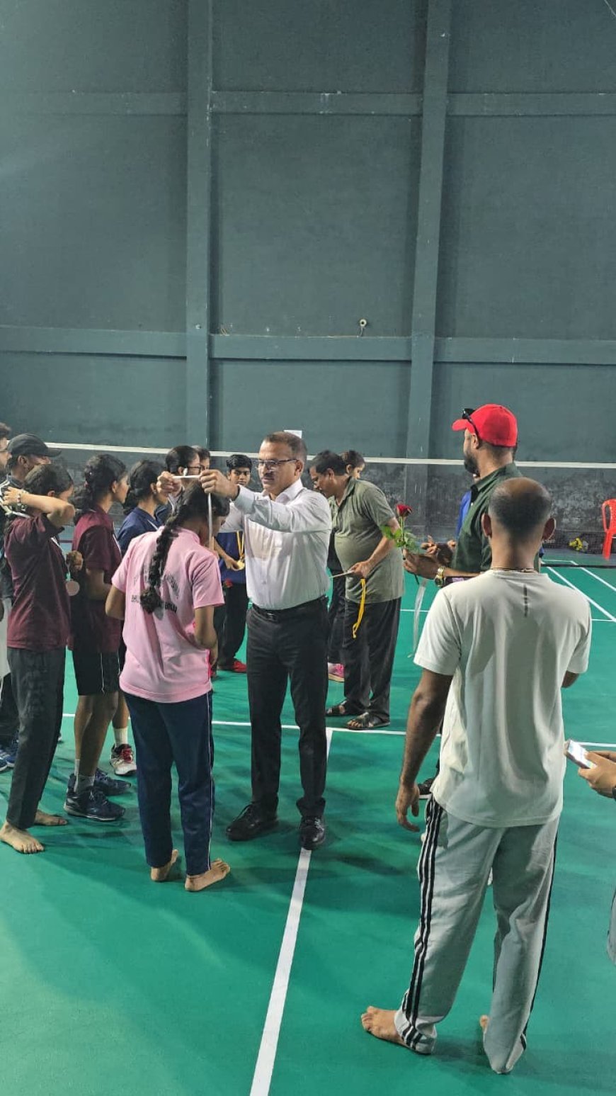 मिष्ठान से मेहमाननवाजी: खेल महाकुंभ में सरगुजा की संस्कार गाथा, जनसहयोग से अतिथियों को परोसा जा रहा स्वादिष्ट मिठाई