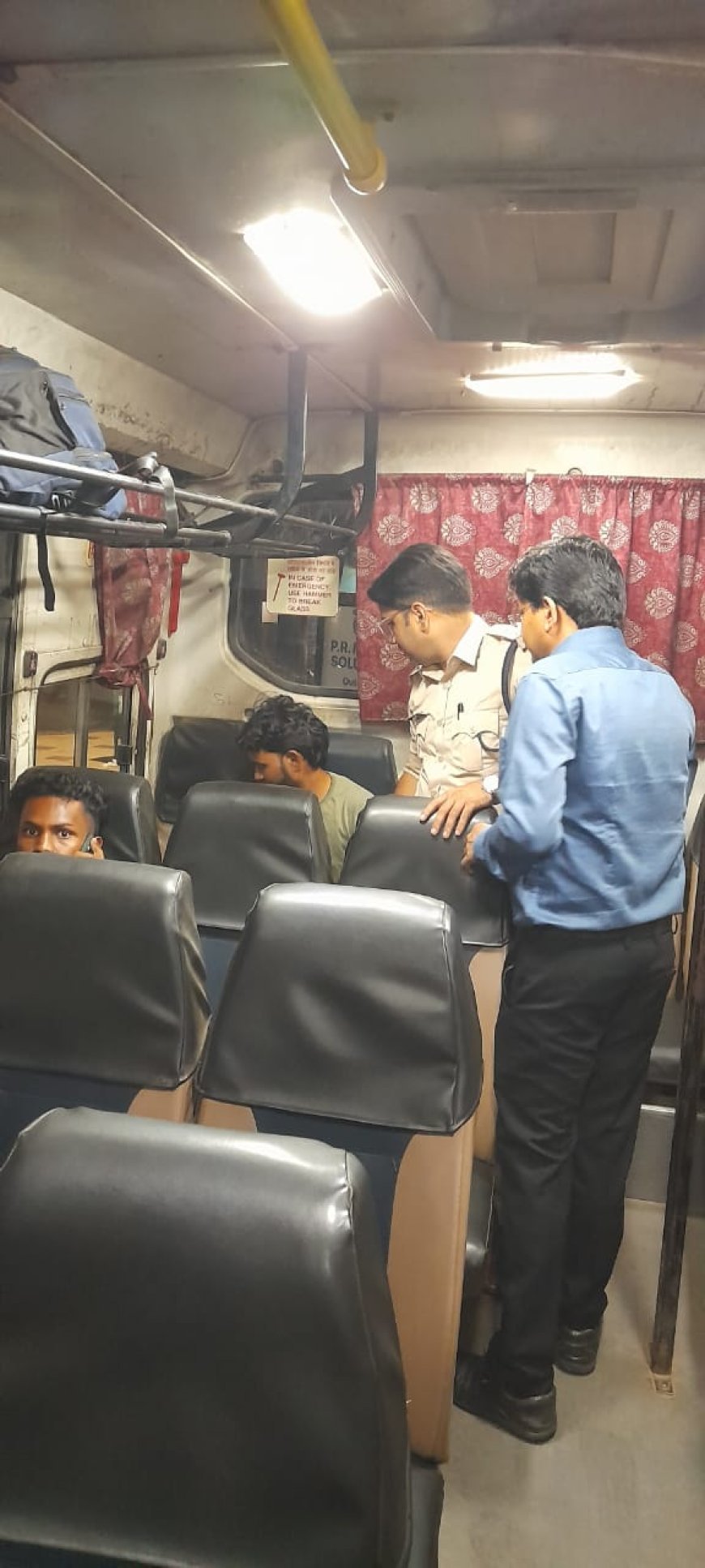 बस स्टैंड में हड़कंप:करीब 15 स्लीपर बसें  इमरजेंसी गेट सील-फायर सिलेंडर कबाड़,आरटीओ की दों टूक 7 दिन में सुधार न हुआ तो नहीं दौड़ेंगी बसें सड़क पर