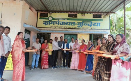 मितानिन दिवस पर बुंदिया में सम्मान समारोह: भाजपा मंडल अध्यक्ष रमेश गुप्ता ने दीदीयों को साड़ी-श्रीफल भेंटकर किया सम्मानित, बोले- स्वास्थ्य सेवा की 'रात्रि योद्धा'