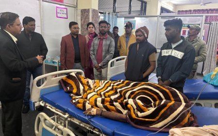 कलेक्टर का अचानक रात्री निरीक्षण — जिला अस्पताल की व्यवस्थाओं पर पैनी नजर