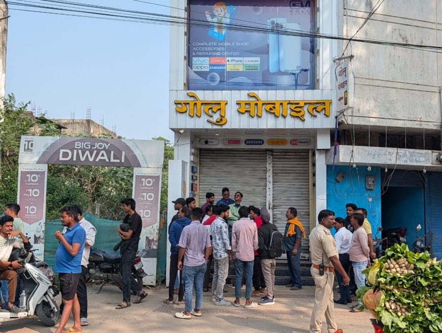 करीब 25 लाख के मोबाइल चोरी, दीवार में छेद कर चोरों ने दिया वारदात को अंजाम