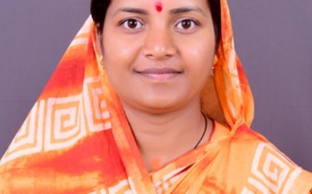 जनहित सर्वोपरि: मंत्री लक्ष्मी राजवाड़े ने मौके पर सुलझाई महीनों से अटकी पीड़िता की समस्या