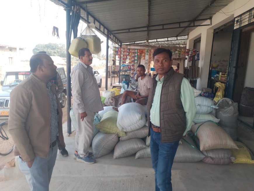किराना दुकान में छिपाकर रखा था 80 क्विंटल धान: प्रशासन की दबिश में हुआ पर्दाफाश दस्तावेज नहीं देने पर 200 बोरी धान जब्त, प्रशासन ने सख्ती बढ़ाई