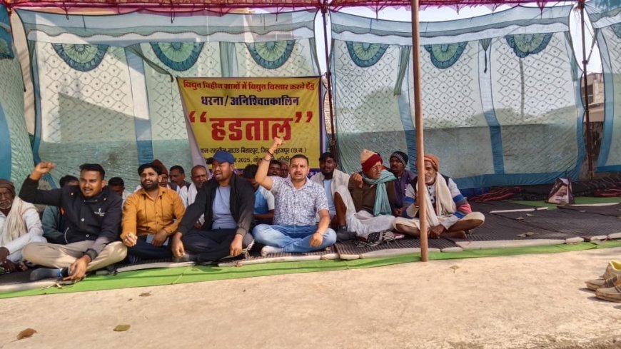 अंधेरे से जंग: चांदनी बिहारपुर में बिजली की लड़ाई तीसरे दिन भी ललकारती, सरपंच संघ अध्यक्ष समेत तीन की तबीयत बिगड़ी