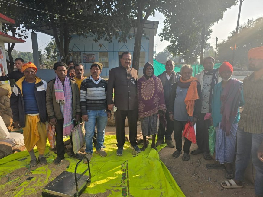 धान खरीदी में पारदर्शिता और तत्पर भुगतान पर जोर:अध्यक्ष रामकिशुन सिंह का आकस्मिक निरीक्षण, किसानों को 50 हजार तक भुगतान के निर्देश