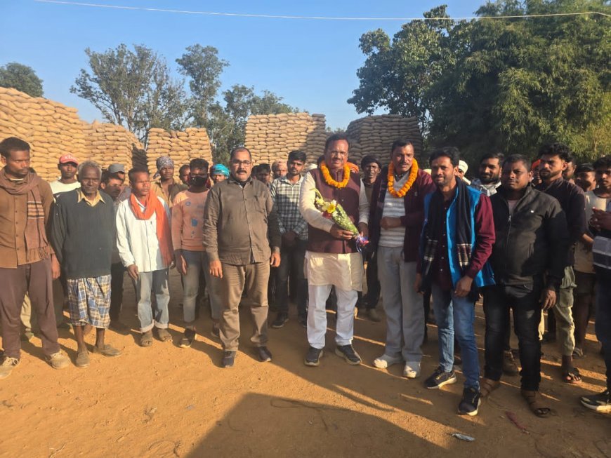 धान खरीदी में लापरवाही बर्दाश्त नहीं: बैंक अध्यक्ष रामकिशुन सिंह का सख्त एक्शन, लुंड्रा शाखा प्रबंधक निलंबन के निर्देश