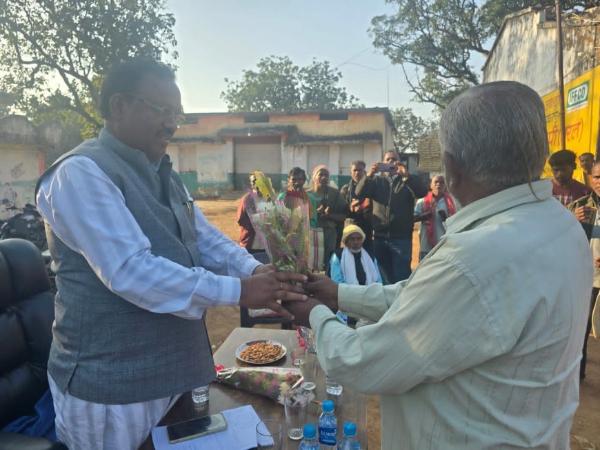 किसानों के हित में ‘एक्शन मोड’ में बैंक अध्यक्ष, धान खरीदी–भुगतान की जमीनी हकीकत परखने पहुंचे किसानों के बीच