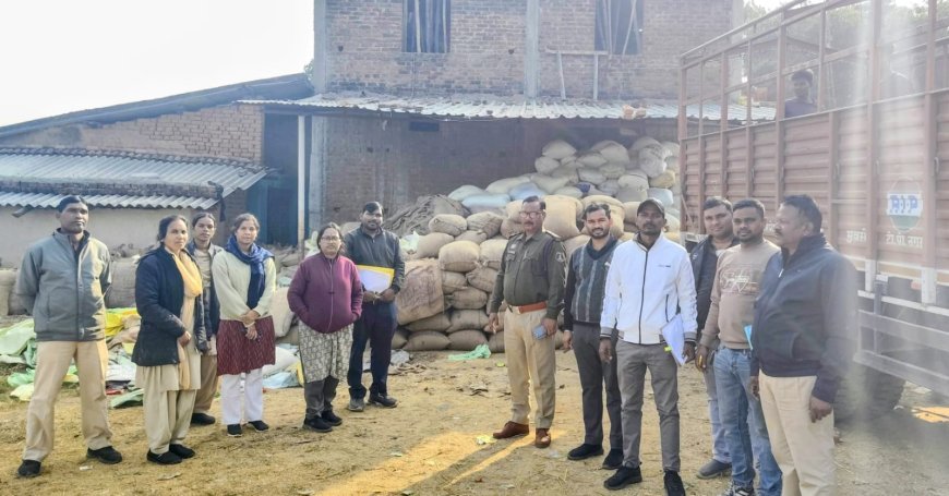 बिचौलिए पर प्रशासन की बड़ी कार्रवाई: घर से 1000 बोरी धान जब्त, रेडी टू ईट और पीडीएस चावल भी मिले