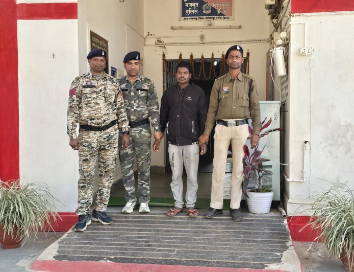 शराब देने से मना करना पड़ा भारी: कांच की बोतल से वार कर युवक की हत्या, आरोपी गिरफ्तार