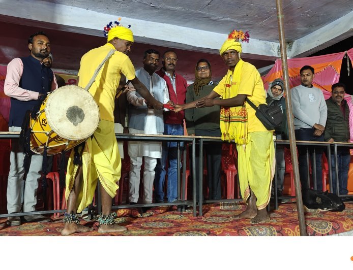 करमा की थाप पर गूंज उठी लोकसंस्कृति नई पीढ़ी से जुड़ाव की बनी मजबूत कड़ी,सार्वजनिक करमा प्रतियोगिता हमारी सांस्कृतिक पहचान : विधायक प्रतिनिधि ठाकुर प्रसाद राजवाड़े