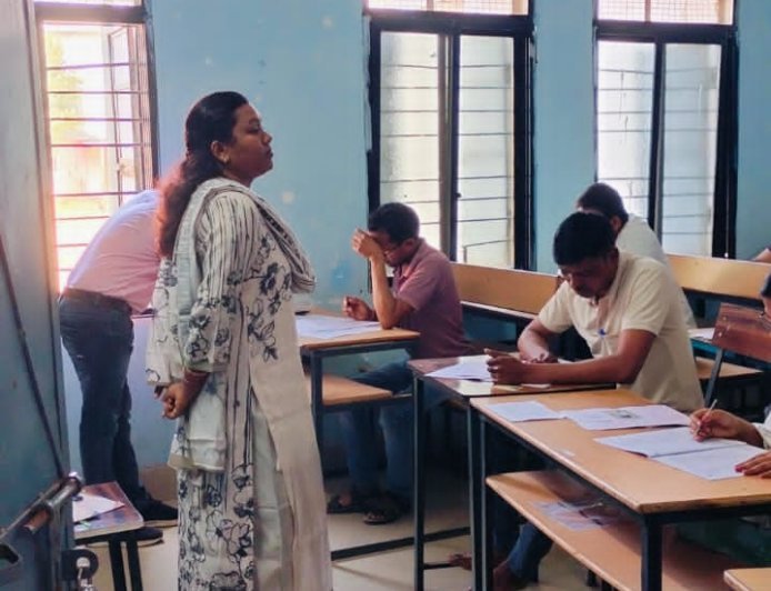 कड़ी निगरानी में शांतिपूर्ण रही राज्य सेवा प्रारंभिक परीक्षा: 1238 में से पहली पाली में 990, दूसरी में 981 अभ्यर्थी शामिल; 4 केंद्रों पर पारदर्शी व्यवस्था