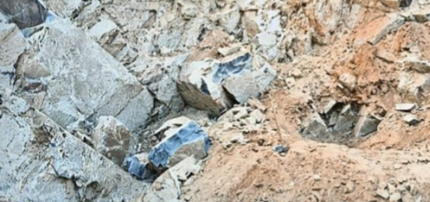 मिट्टी व गिट्टी के ढेर में दफ्न हो गया एक और सपना: केतका परसपारा में मिट्टी धंसने से मजदूर की दर्दनाक मौत,अवैध खनन पर चुप्पी