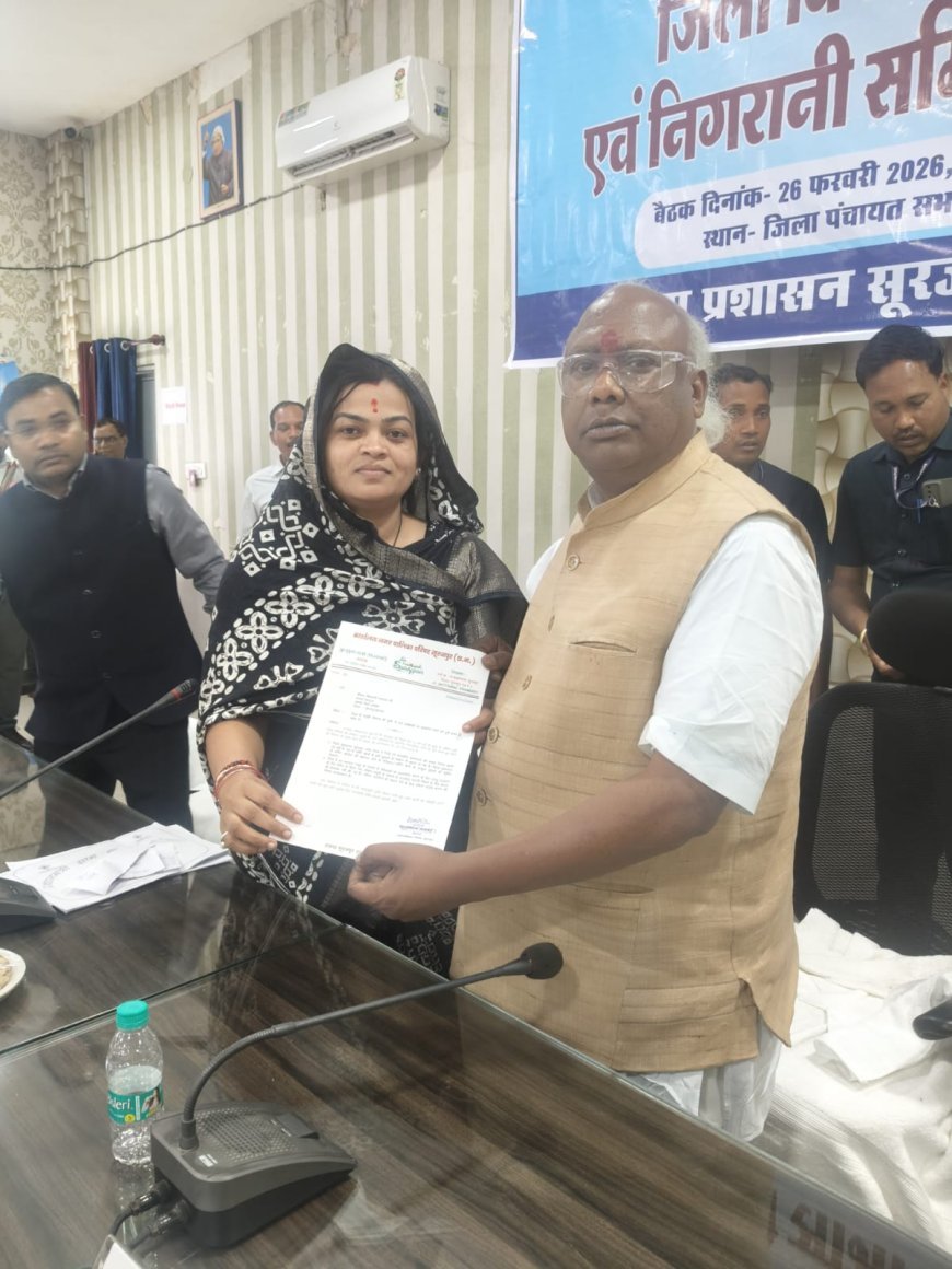 दिशा समिति बैठक में उठी विकास की ठोस मांग:नगर पालिका अध्यक्ष श्रीमती कुसुमलता राजवाड़े ने सौंपा ज्ञापन, नर्सिंग कॉलेज व महिला समृद्धि बाजार की स्थापना की मांग