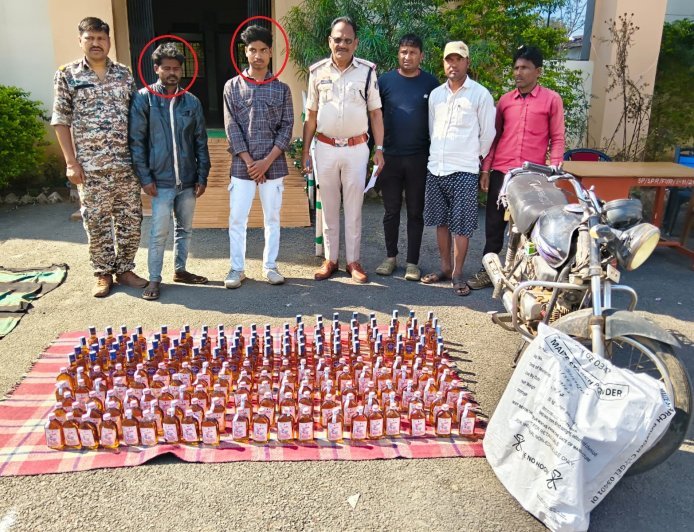 होली से पहले ‘शराब तस्करों’ पर पुलिस का शिकंजा:अंतर्राज्यीय गिरोह समेत 14 गिरफ्तार, 759 नग अंग्रेजी व 12 लीटर महुआ शराब जप्त, उपद्रव करने वाले 4 पर भी कार्रवाई