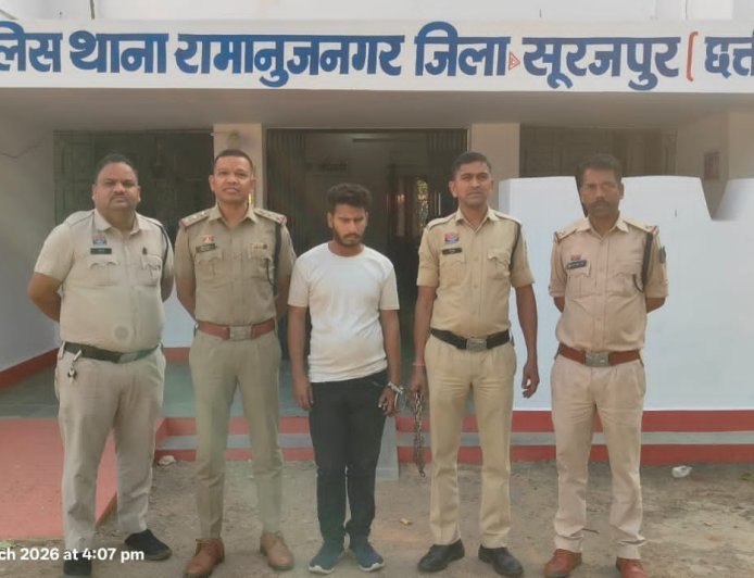 सोशल मीडिया की दोस्ती का खतरनाक अंजाम: 12वीं की छात्रा को लेकर फरार युवक गिरफ्तार