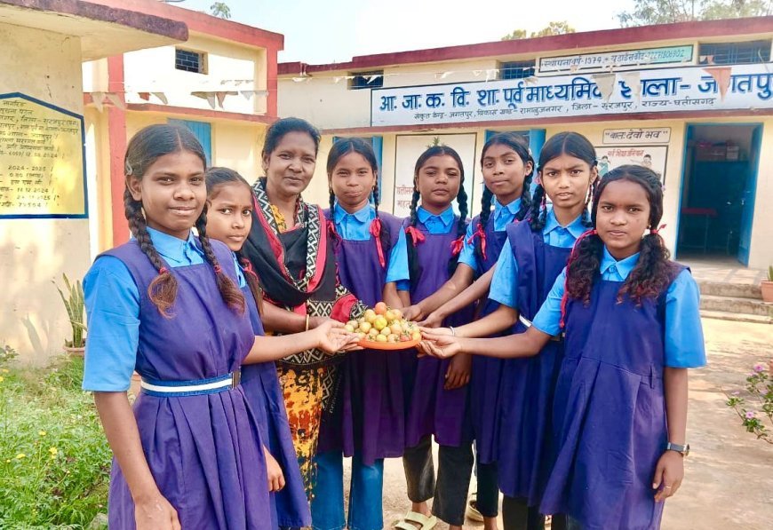 पढ़ाई के साथ जीवन की सीख: स्कूल में बच्चे सीख रहे श्रम, स्वच्छता और प्रकृति से प्रेम