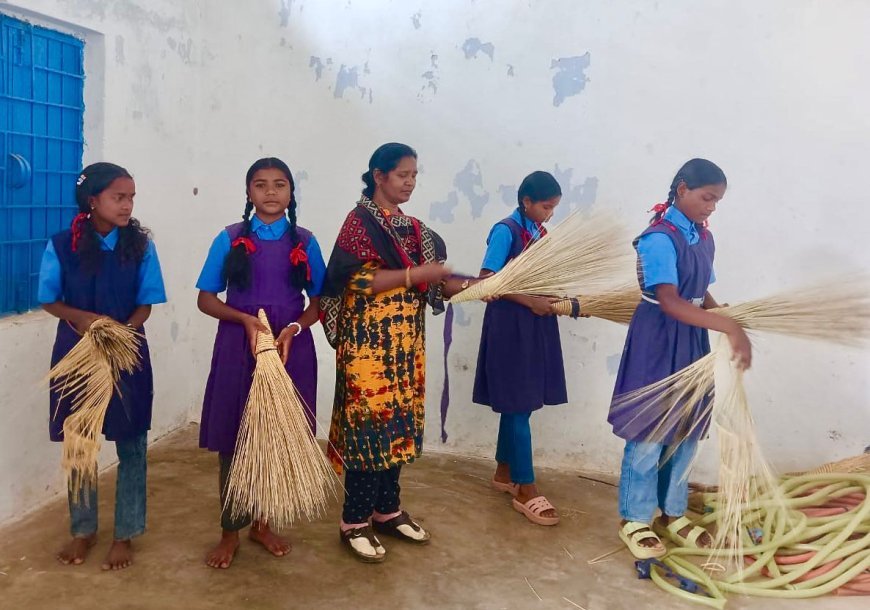 पढ़ाई के साथ जीवन की सीख: स्कूल में बच्चे सीख रहे श्रम, स्वच्छता और प्रकृति से प्रेम