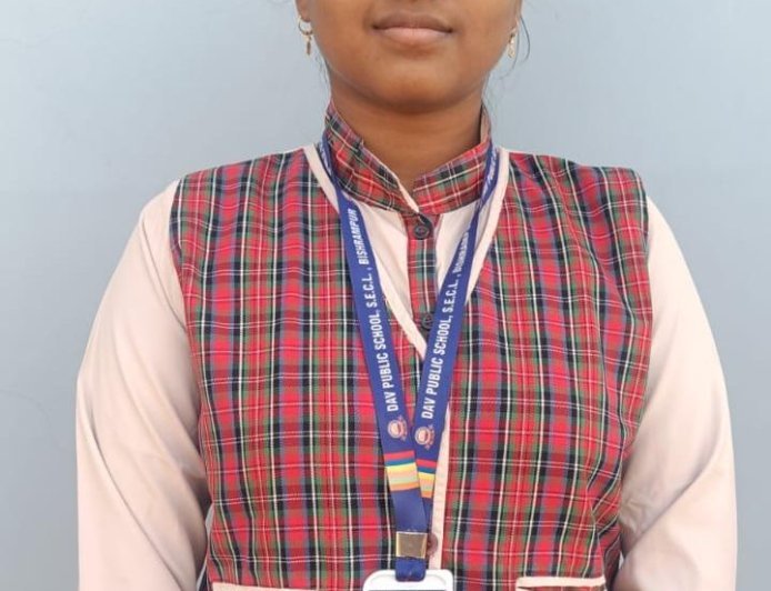 97 प्रतिशत अंकों के साथ मान्यता ने बढ़ाया सूरजपुर का मान, मेहनत और संस्कारों की चमकी मिसाल
