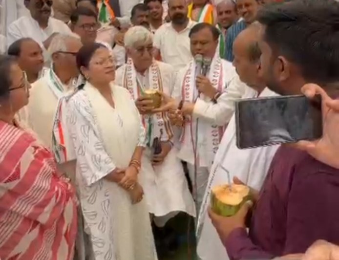शिवनंदनपुर सियासी संग्राम में कांग्रेस की बड़ी जीत : प्रशासन ने मानी तीनों मांगें, आज समाप्त हुआ धरना प्रदर्शन