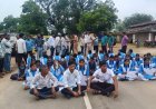 भूनेश्वरपुर कन्या छात्रावास की बदहाल व्यवस्था के खिलाफ छात्राओं का प्रदर्शन:गुणवत्ताहीन भोजन और मूलभूत सुविधाओं की कमी से परेशान छात्राएं सड़क पर उतरीं