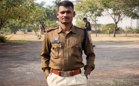 दुर्गापुर की पगडंडी से पुलिस की वर्दी तक पहुंचा अनुक साय का सपना:मुश्किल हालात में भी नहीं टूटा हौसला, अरुणोदय के मार्गदर्शन से बने सब इंस्पेक्टर