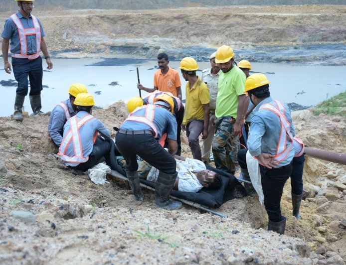 बाढ़ से निपटने की तैयारियों की परखी गई हकीकत, आमगांव ओपन कास्ट माइन में हुआ मॉकड्रिल