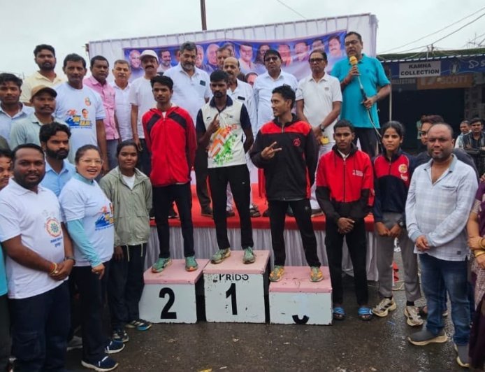 बरसते पानी में दौड़ा सूरजपुर, 300 से अधिक युवाओं ने ‘रन फॉर राजीव’ में दिखाया जोश