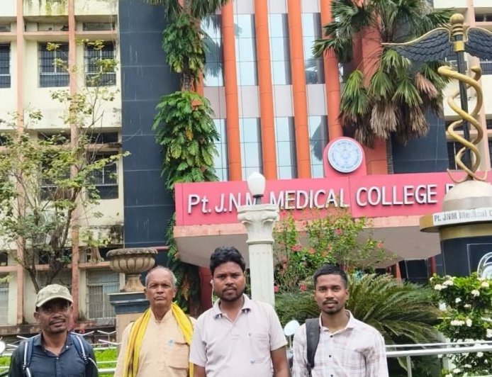 पण्डो जनजाति के अरविन्द ने अभावों के बीच NEET में हासिल की सफलता, डॉक्टर बनने की राह में फीस बनी बाधा तो सर्व समाज ने बढ़ाया हाथ