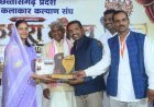 लोकगीतों के जरिए गांव-गांव में जनजागृति फैलाने वाले रमेश गुप्ता को मिला ‘लोकधारा गौरव सम्मान’