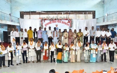 18 शिक्षकों को शिक्षादूत और तीन को ज्ञानदीप पुरस्कार से किया सम्मानित
