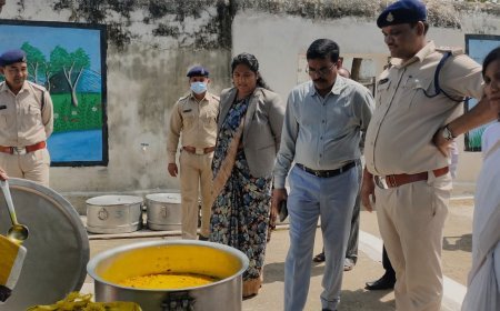 जेल की सलाखों के पीछे भी अधिकारों की रोशनी, जिला जेल सूरजपुर में बंदियों की सुविधाओं और विधिक सहायता का जायजा