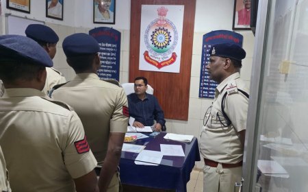 देर रात थाने पहुंचे एसपी योगेश पटेल, व्यवस्थाओं का लिया जायजा... जवानों की सुनी समस्याएं
