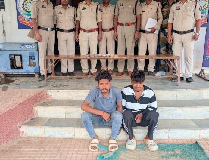दो लाख की चोरी का डॉग कोका ने सुलझाया राज, कपड़े की गंध से सीधे आरोपियों के घर पहुंची पुलिस