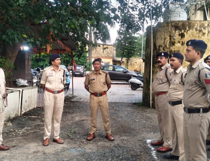 थाना अजाक के वार्षिक निरीक्षण में एसपी योगेश पटेल ने परखी व्यवस्थाएं, जवानों से सीधे जाना हाल