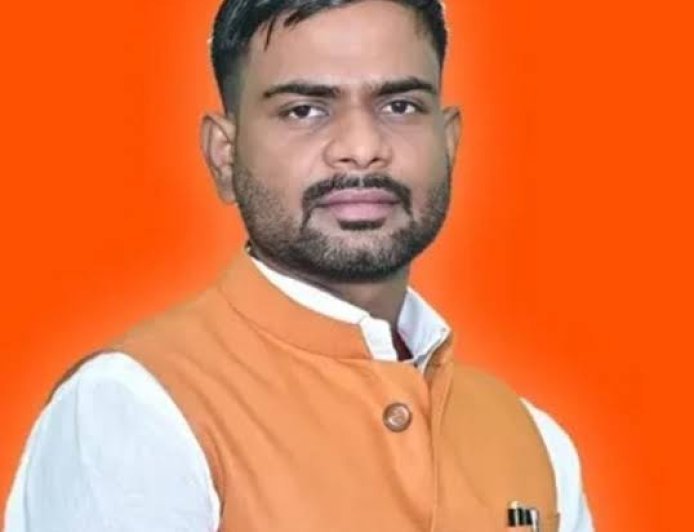 मैनपाट की खूबसूरती पर गंदगी का ग्रहण, टाइगर प्वाइंट पहुंचे विधायक रामकुमार टोप्पो ने लगाई फटकार