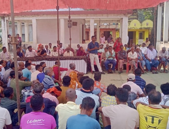 गांव में शराबबंदी का असर, बाहर से शराब पीकर पहुंचे 16 लोगों पर पंचायत की कार्रवाई:केवरी गांव में शराब पीकर पहुंचने वालों पर सख्ती, पंचायत ने वसूला 45 हजार रुपये जुर्मान