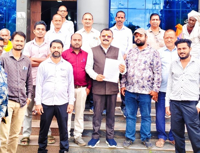 15 दिन में बह गया गोबरी नदी का रपटा पुल, ग्रामीणों ने खोला मोर्चा, कलेक्टर से दो-टूक कहा- 10 दिन में कार्रवाई नहीं तो NH-43 जाम