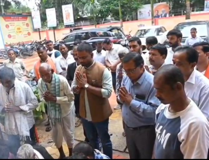सरना स्थलों की मिट्टी से जुड़ी संस्कृति को सहेजने विधायक टोप्पो की पहल, बैगाओं और सरपंचों के साथ संरक्षण का संकल्प