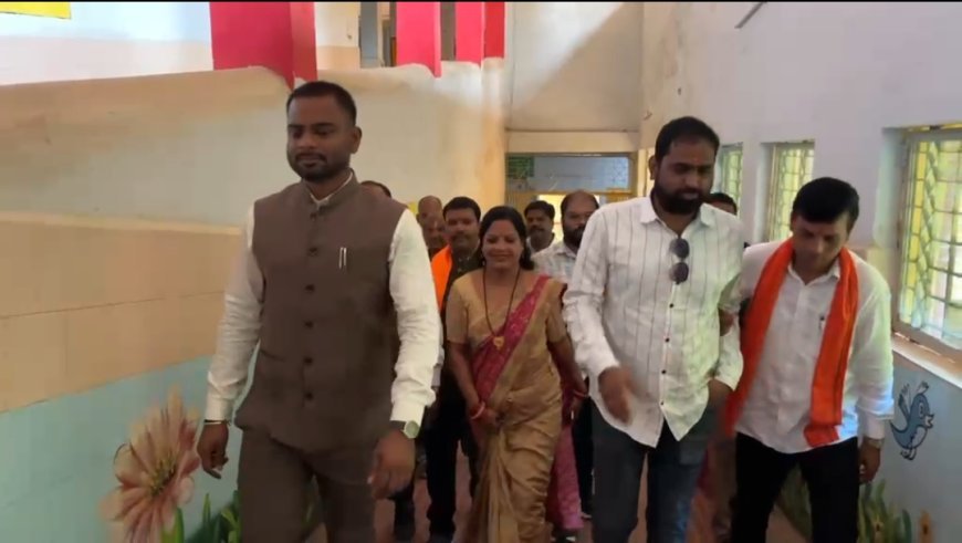 जन्मदिन को सेवा दिवस बनाकर सीतापुर CHC में रक्तदान, मरीजों के बीच पहुंचे विधायक