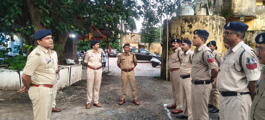 थाना अजाक के वार्षिक निरीक्षण में एसपी योगेश पटेल ने परखी व्यवस्थाएं, जवानों से सीधे जाना हाल