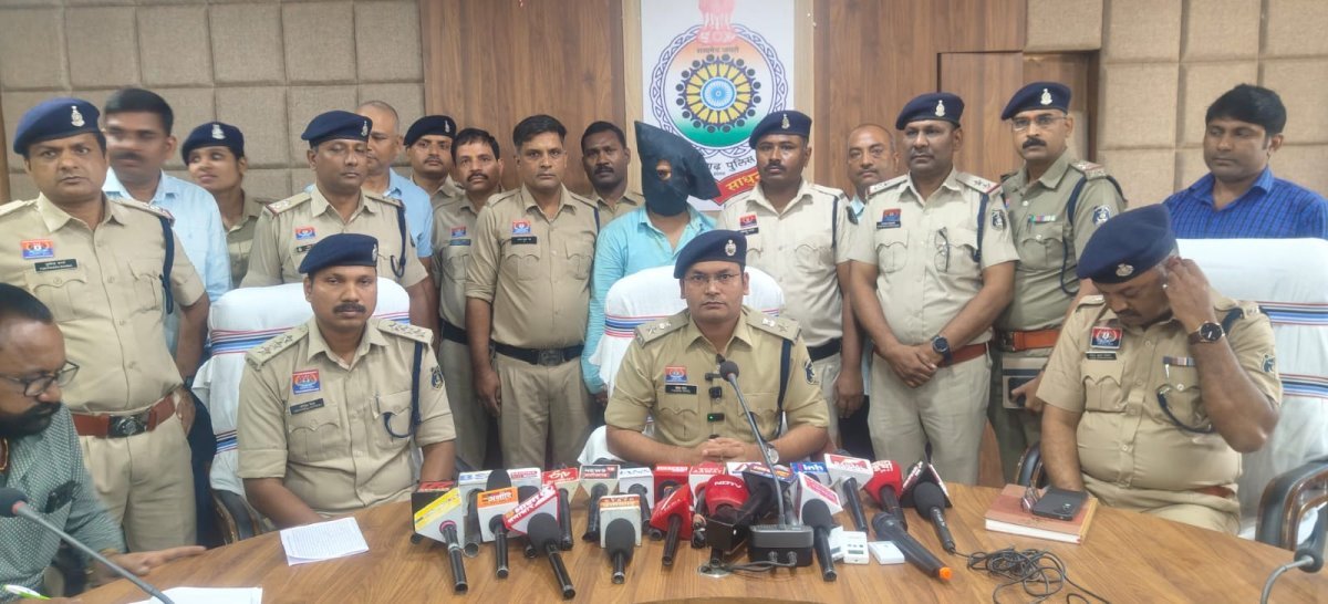 पैसों के लालच में दो जिंदगियां खत्म, मां के बाद बेटे की भी बेरहमी से हत्या सूरजपुर पुलिस ने सुलझाई अंधे कत्ल की गुत्थी