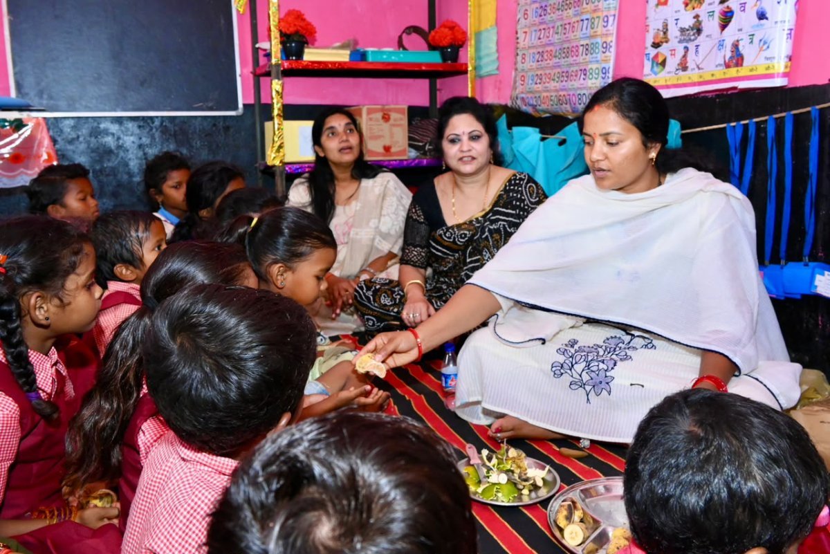 नन्हें बच्चों के बीच पहुंचीं मंत्री लक्ष्मी राजवाड़े, पोषण और दुलार से संवरते बचपन का लिया जायजा