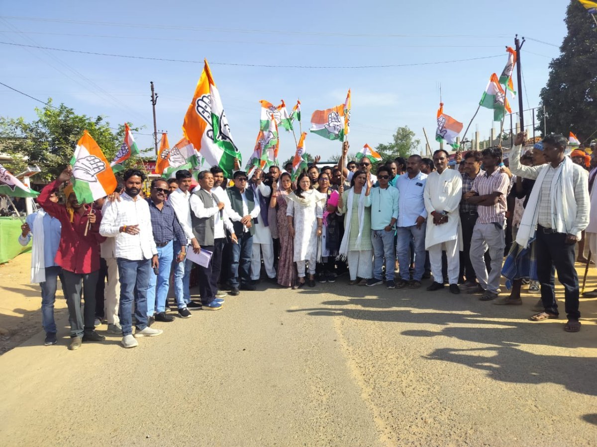 खरगे की टिप्पणी के विरोध में सूरजपुर में भाजयुमो का प्रदर्शन, पुतला दहन के दौरान पुलिस से झूमाझटकी