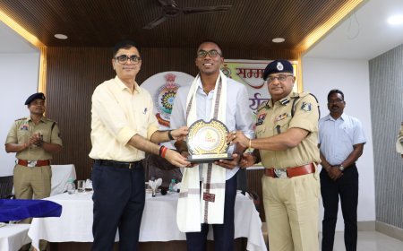 सरगुजा पुलिस परिवार का गौरव बने अनिमेष कुजूर, सम्मान से खिला प्रतिभा का चेहरा