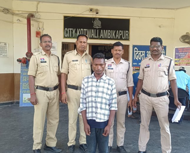 तीन दुकानों में चोरी का आरोपी गिरफ्तार, टैब और नकदी बरामद